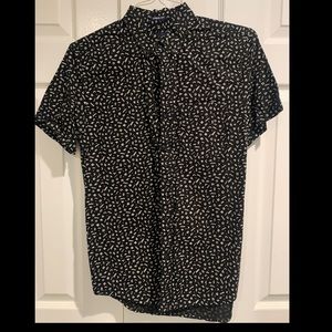 Men’s American Eagle short sleeve button down.